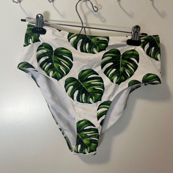Cupshe Monstera Bikini Bottoms - Picture 2 of 3